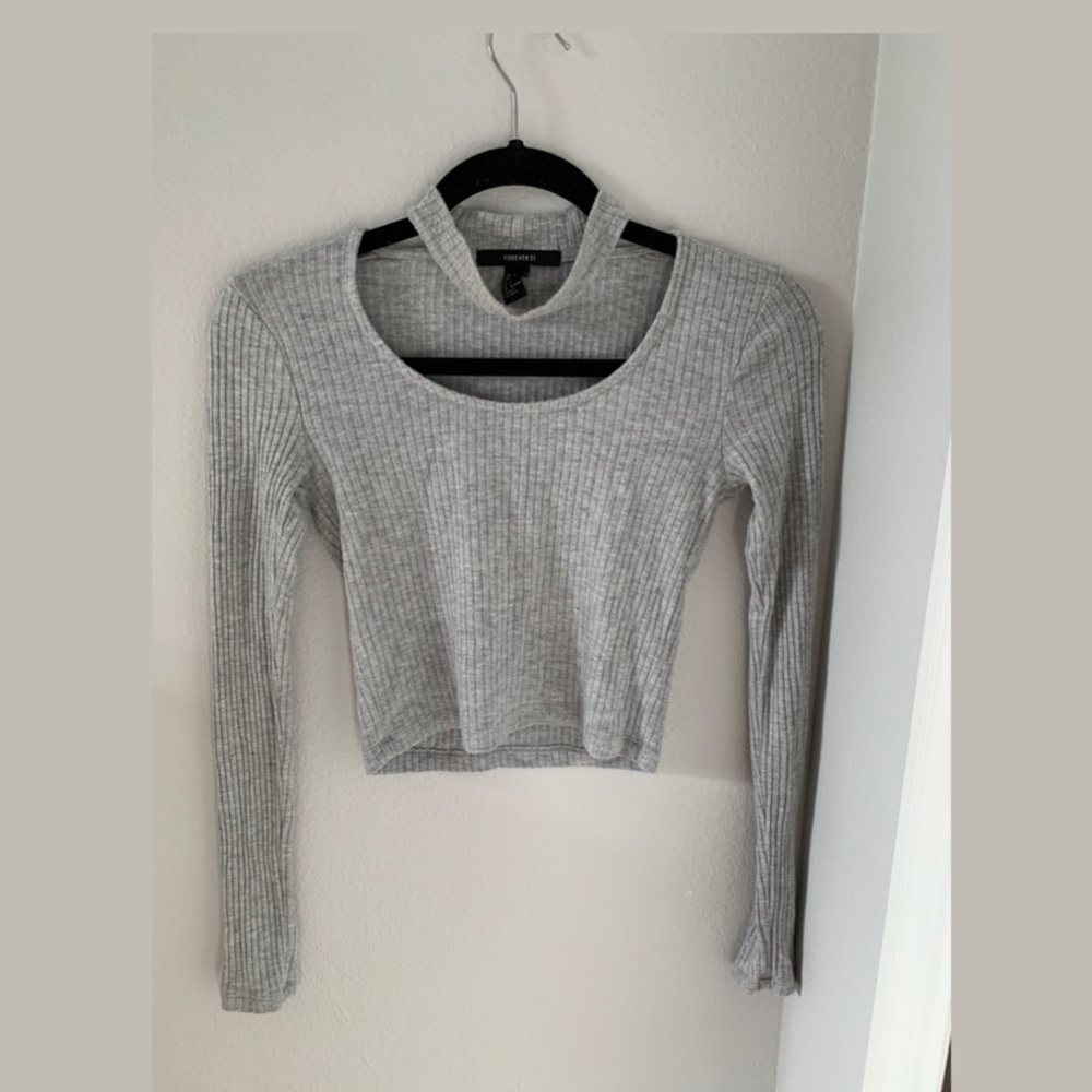 Tight fitted cropped long sleeve shirt